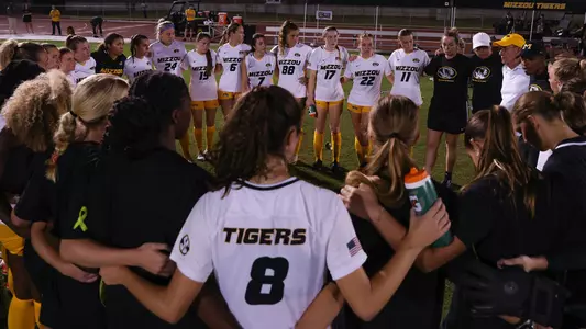 Soccer Huddle vs. Arkansas 2023