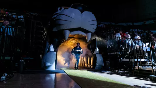 WR_ Connor Brown tunnel