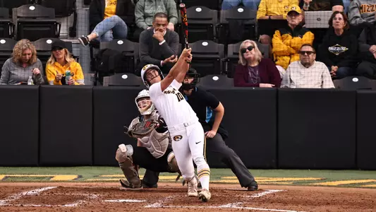 Softball Downs SIUE to Conclude Midweek Play Undefeated Image