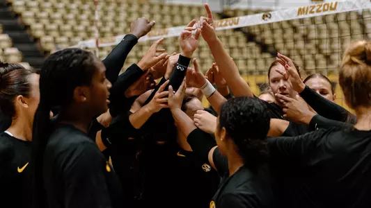 Group Huddle_0P1A0727_VB_2023 BANNER