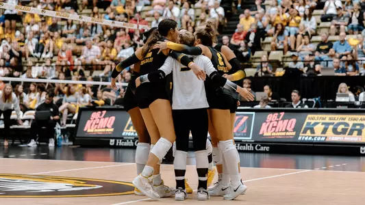 Volleyball Falls to No. 3 Louisville Sunday Image