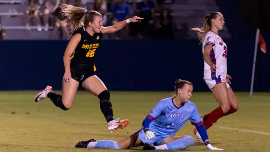 Larson at Kansas_soccer23