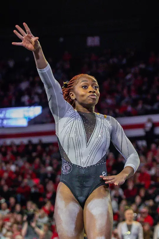 Hannah Horton competes on floor at Georgia.