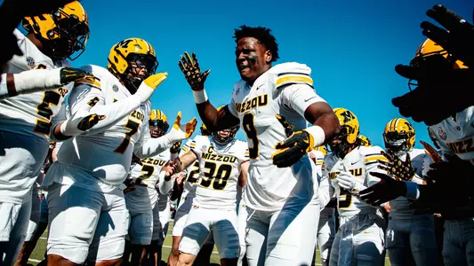 Zion Young gets the Tigers hype during pregame