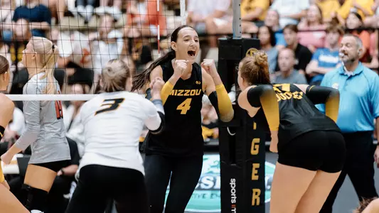 Jordan Iliff_BANNER_VB_vs_Louisville_PICS_090323_RN_edits-19