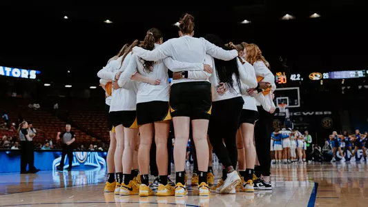 Women's Basketball Huddle