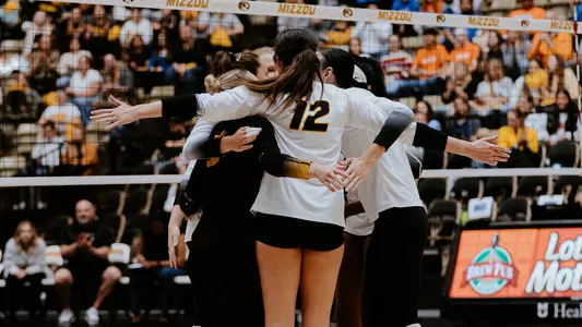 BANNER_MIZZOUVB_2023_HUDDLE_20231118_VB_vsFlorida-2-13
