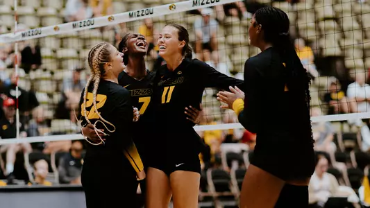 Regan Haith_BANNER_20240818_VB_Black&Gold-0668