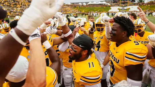 Corey Flagg brings the defense together prior to the Vanderbilt game
