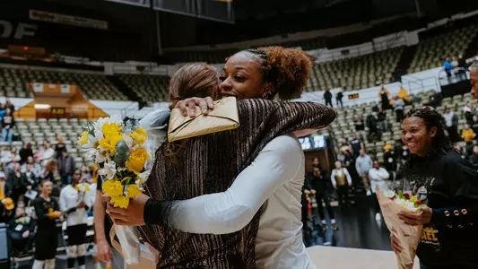 Mychael Vernon_DAWN Sullivan_BANNER_20241130_VB_vsAuburn113.jpg