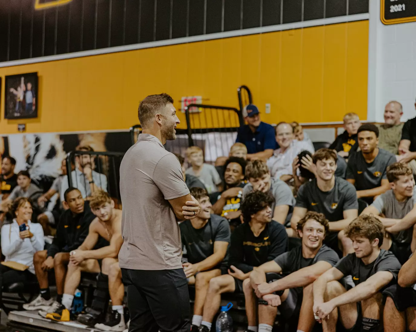 Tim Tebow stopped by wrestling practice to meet and talk with the team. 10/10/25