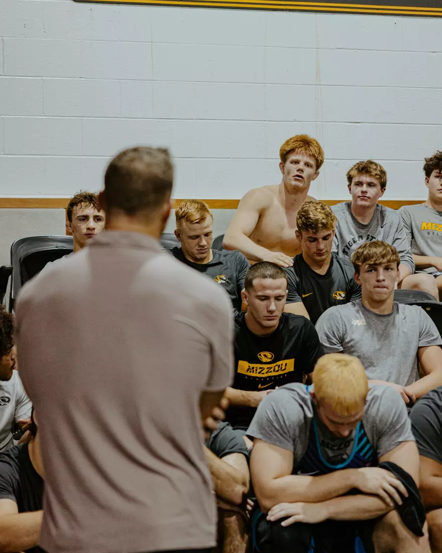 Tim Tebow stopped by wrestling practice to meet and talk with the team. 10/10/25