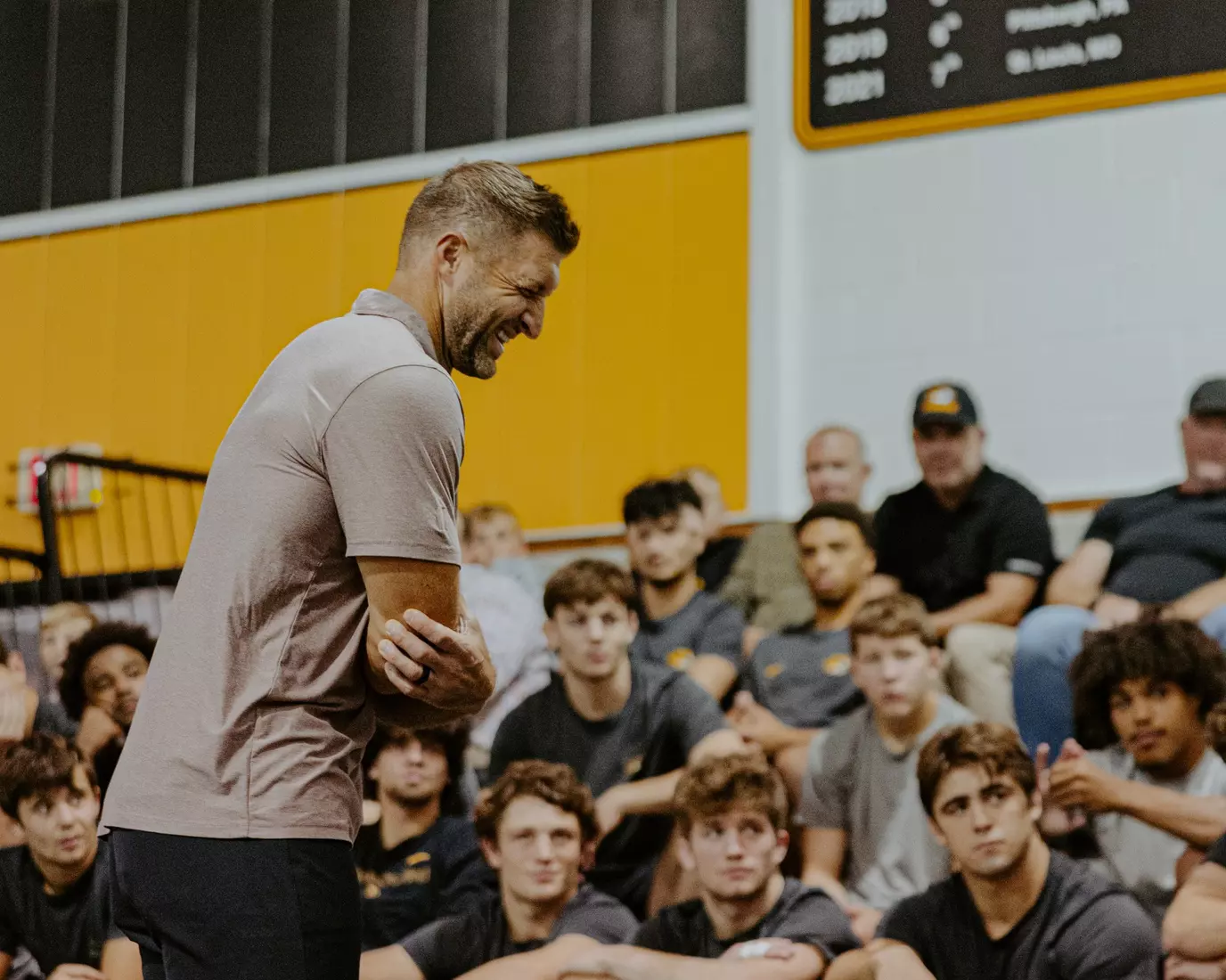 Tim Tebow stopped by wrestling practice to meet and talk with the team. 10/10/25