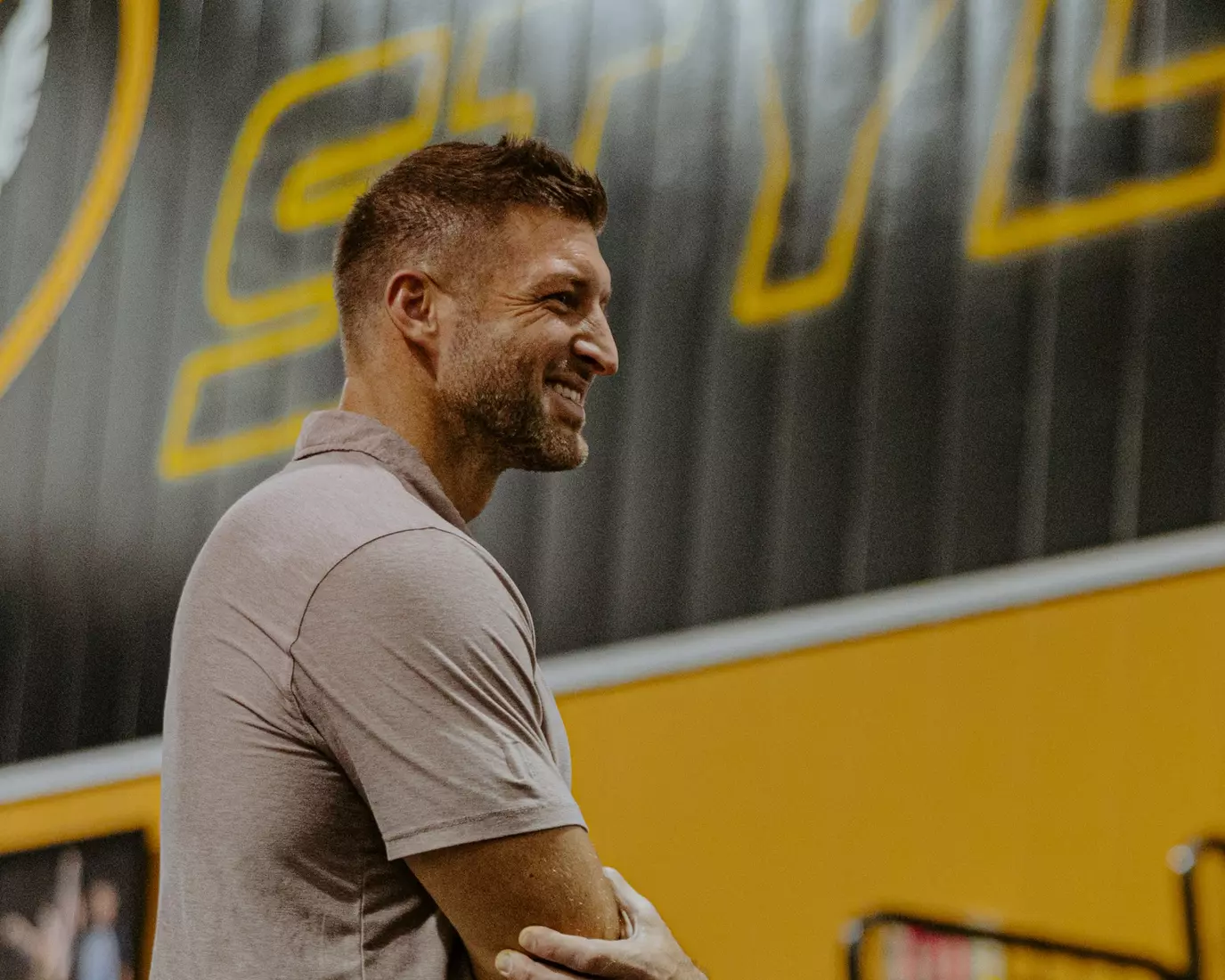 Tim Tebow stopped by wrestling practice to meet and talk with the team. 10/10/25
