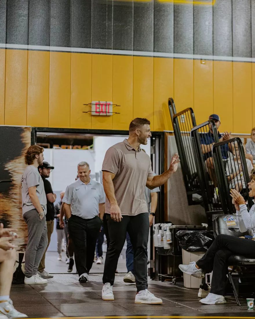 Tim Tebow stopped by wrestling practice to meet and talk with the team. 10/10/25