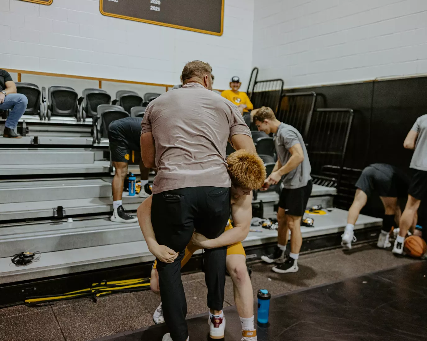 Tim Tebow stopped by wrestling practice to meet and talk with the team. 10/10/25