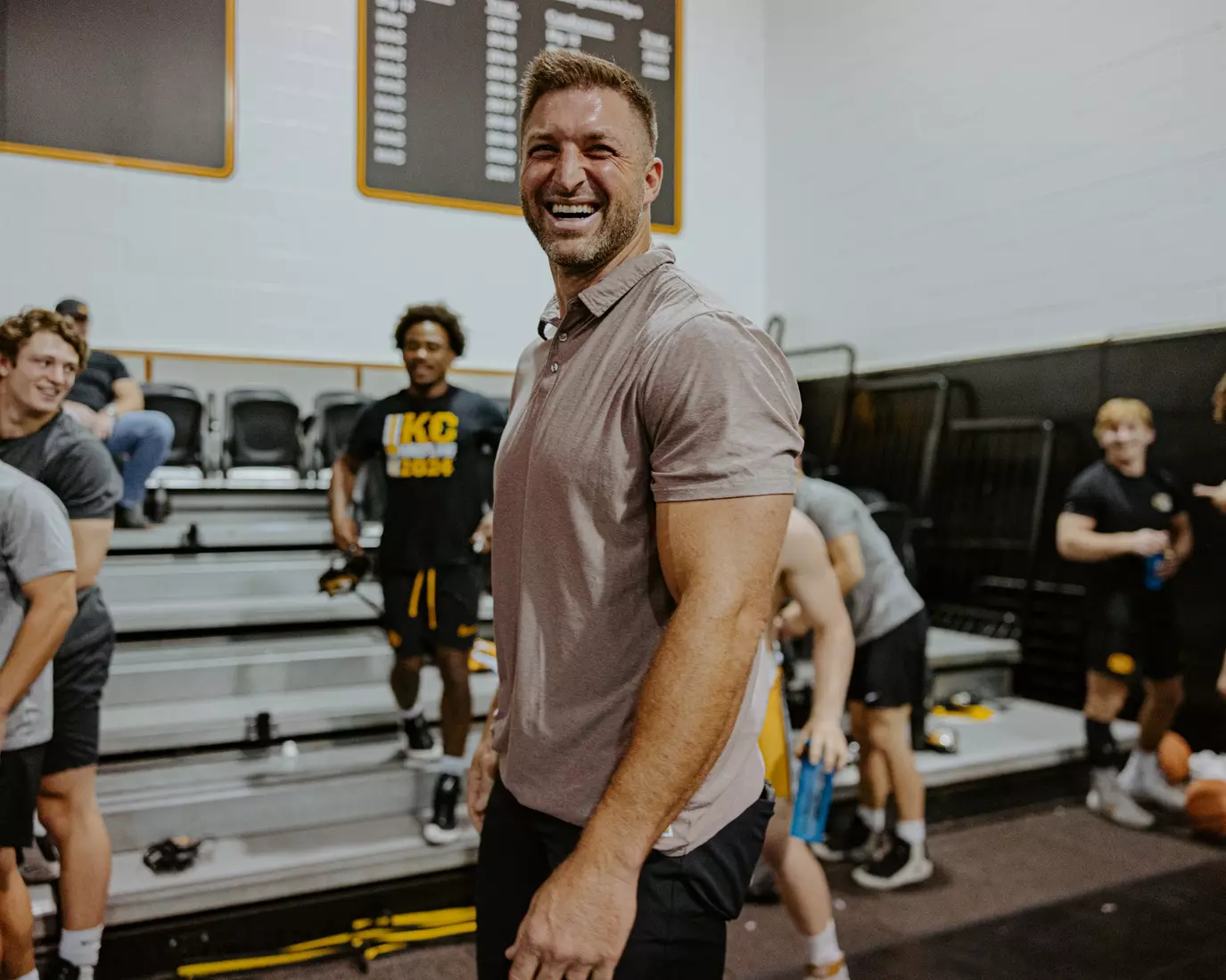 Tim Tebow stopped by wrestling practice to meet and talk with the team. 10/10/25