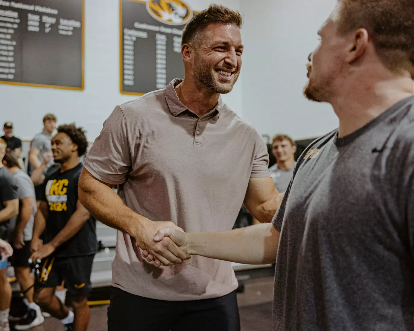 Tim Tebow stopped by wrestling practice to meet and talk with the team. 10/10/25