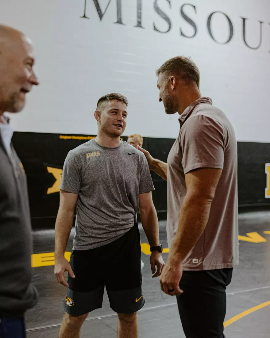 Tim Tebow stopped by wrestling practice to meet and talk with the team. 10/10/25