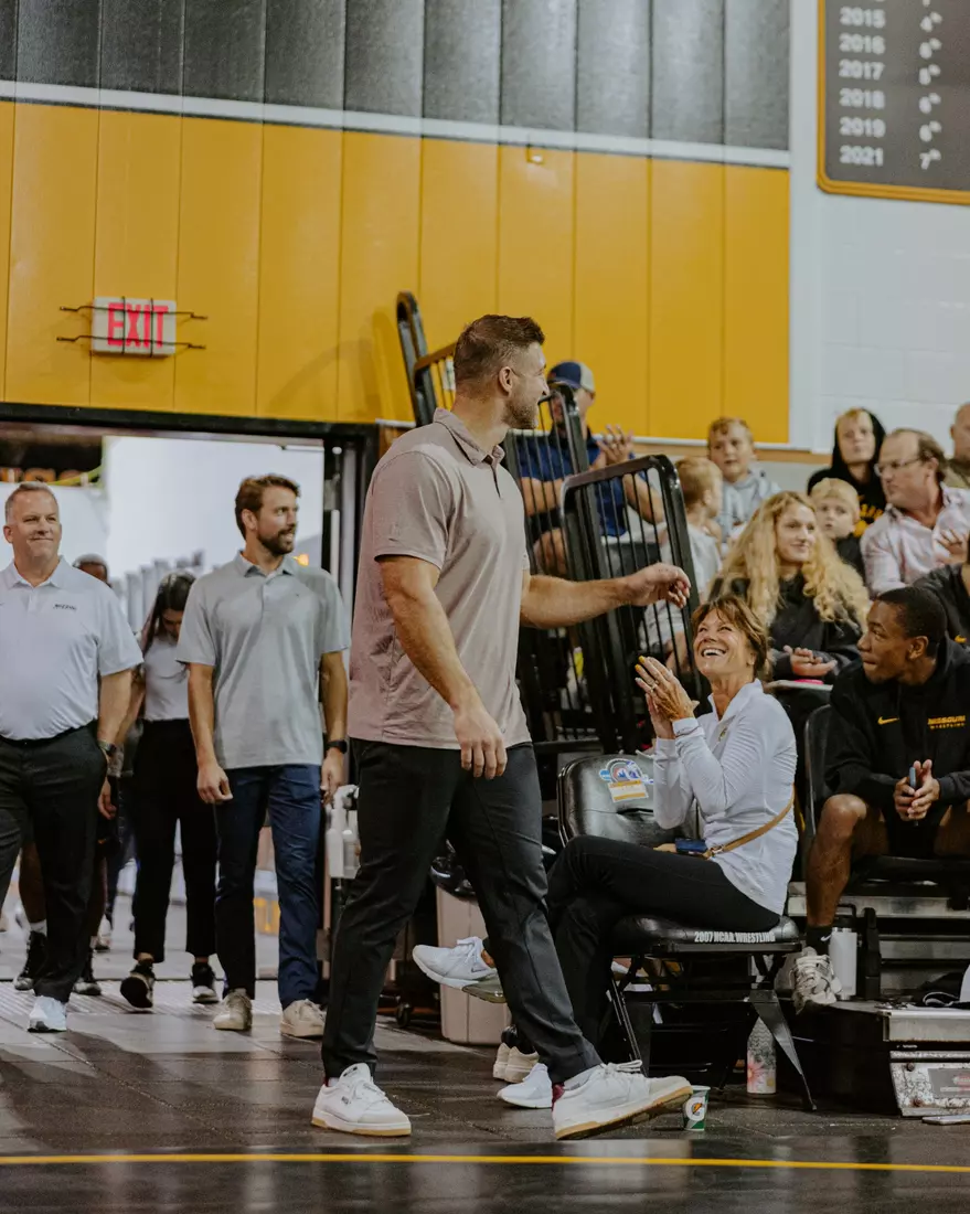 Tim Tebow stopped by wrestling practice to meet and talk with the team. 10/10/25