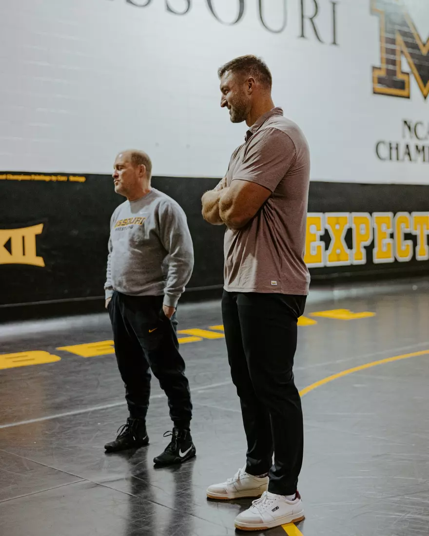 Tim Tebow stopped by wrestling practice to meet and talk with the team. 10/10/25