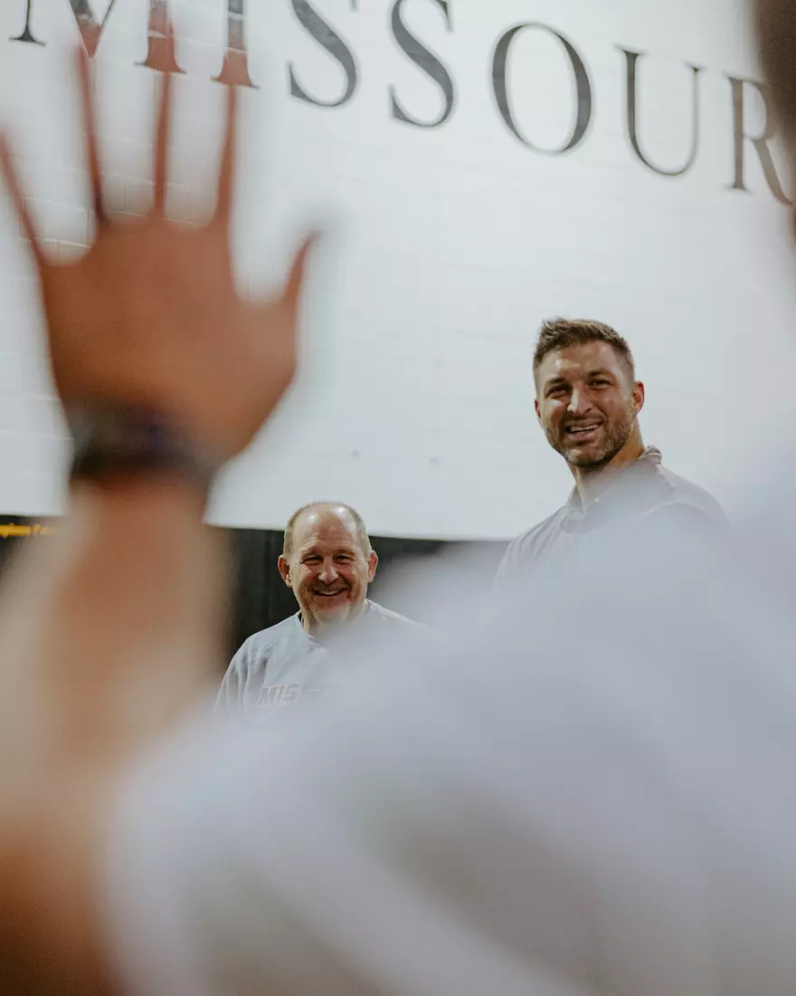 Tim Tebow stopped by wrestling practice to meet and talk with the team. 10/10/25