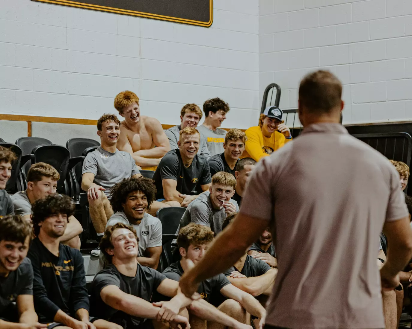 Tim Tebow stopped by wrestling practice to meet and talk with the team. 10/10/25