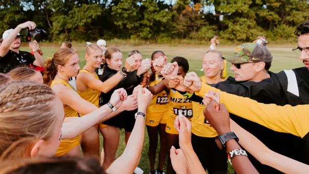 The Mizzou women's cross country team prepares for the Pre-National Invitational on October 17, 2025.