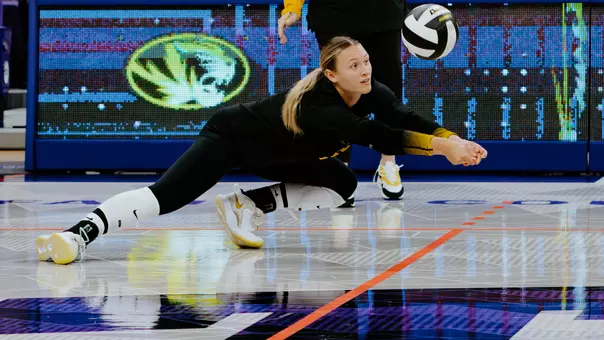 Maya Sands dives for the ball during the 2025 season