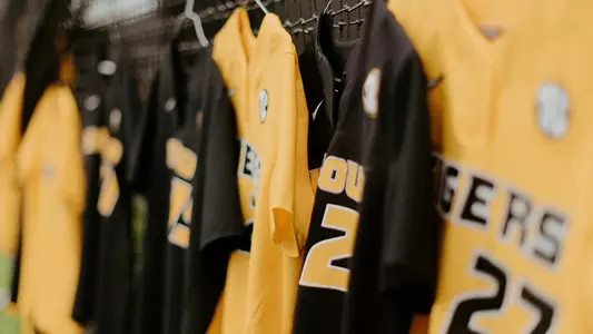 Black_Gold_Jerseys_2025_SB_BANNER_20250202_SB_Black&Gold_ZY.jpg