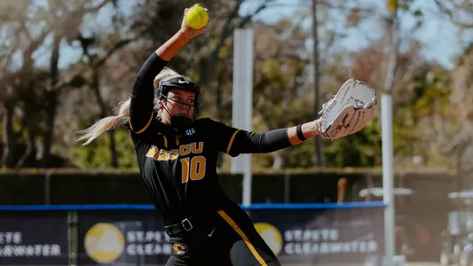 Marissa McCann pitching against Oregon at the NFCA Division I Classic