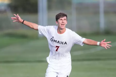 Unbeaten Milwaukee Comes From Behind to Top Mavs - Omaha Athletics
