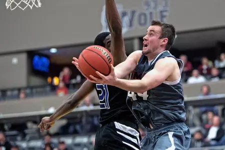 Karhoff Joins 1,000 Point Club in 83-67 Win - Omaha Athletics