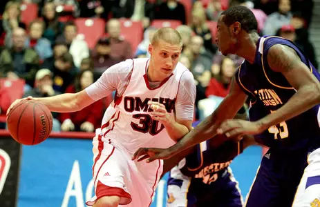 Mavericks Close Season at Western Illinois - Omaha Athletics
