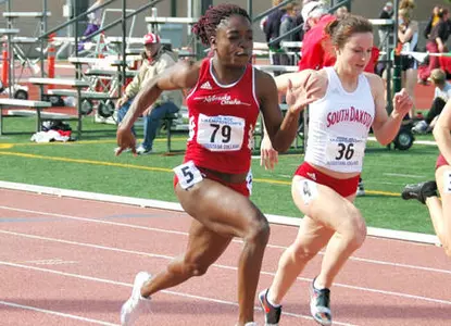 Maverick Track Team in Action Thursday - Omaha Athletics