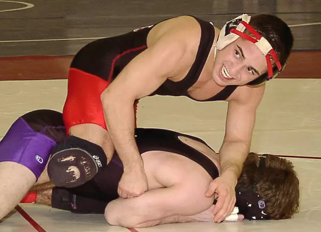 Mavericks Cruise Past Lopers, 32-4