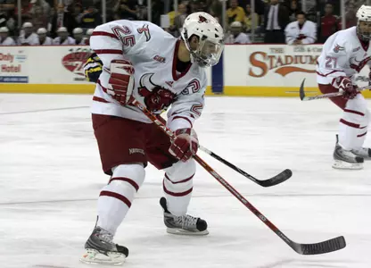 Mavericks And Lakers Tie Again - Omaha Athletics