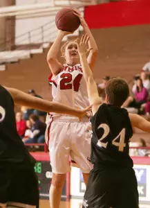 Bulldogs Race Past Mavs, 72-49 - Omaha Athletics