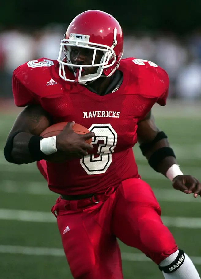 Mav Offense Scores 3 TDs in Scrimmage
