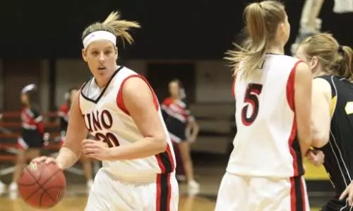 Jennies Use Big Run to Pull Away from Mavericks, 6 - Omaha Athletics