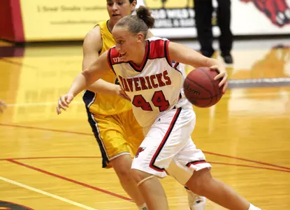 Mavericks Hang Tough, Edge St. Cloud State, 71-70 - Omaha Athletics