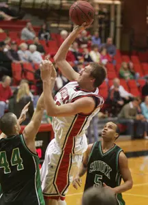 Shorthanded Mavs Fall to UMD - Omaha Athletics
