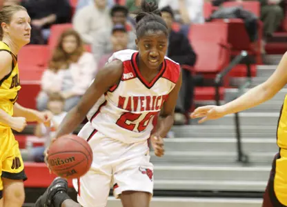 Huskies Edge Mavericks, 69-67 - Omaha Athletics