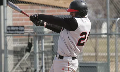 Mavericks Drop MIAA Opener to Emporia State, 7-5 - Omaha Athletics