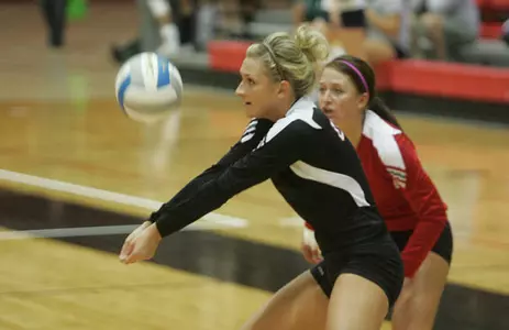 Reicks Moves Up Career Digs List in 3-0 UNO Loss - Omaha Athletics