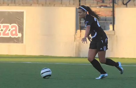 Mavericks Let Lead Slip Away in 3-2 Loss at UC-Col - Omaha Athletics