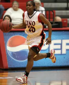 Jennies Outlast Maverick Women, 66-62 - Omaha Athletics