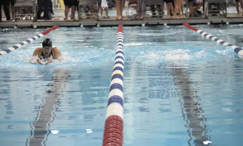 Maverick 200 Medley Relay Team Sets School Record - Omaha Athletics