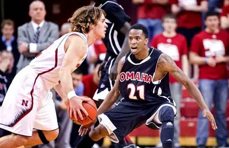 Omaha Drops Chicago State, 68-66 - Omaha Athletics