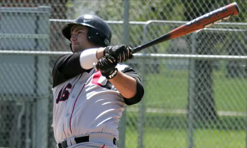 UNO Splits Doubleheader with Winona State - Omaha Athletics